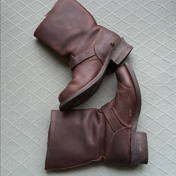 Frye Women’s Dark Brown Leather Engineer Boots - Picture 4 of 9